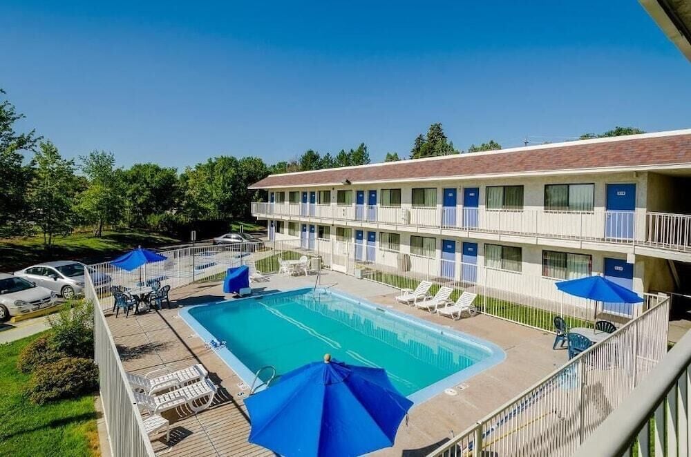 Motel 6 Thornton 1