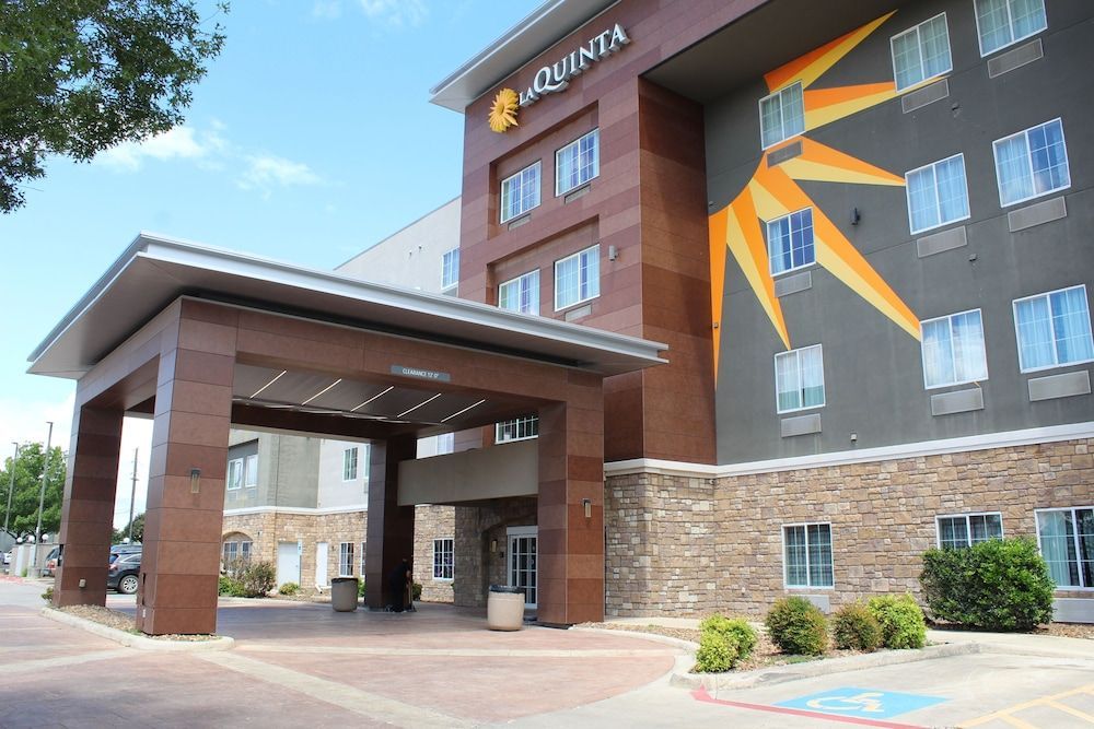 La Quinta Inn and Suites by Wyndham - Schertz 1