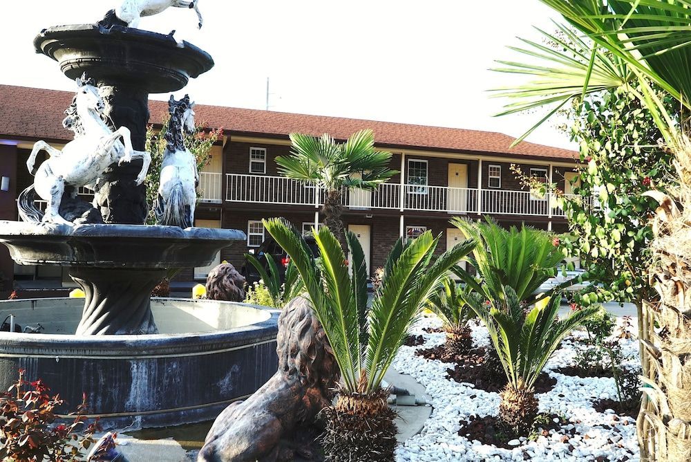 Savannah Inn and Suites 1