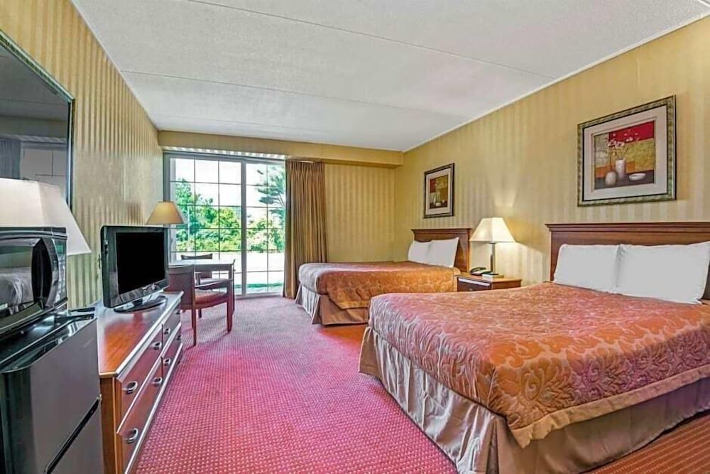 HomeSpring Inn & Studios 2