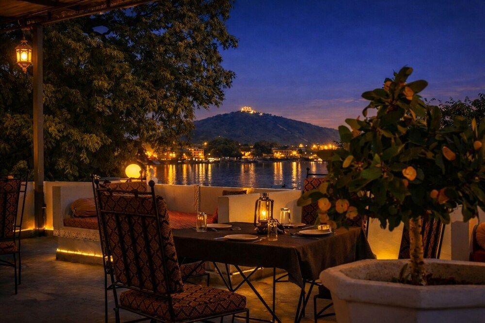 Hibiscus Heritage - A Lake View Hotel in Udaipur 1