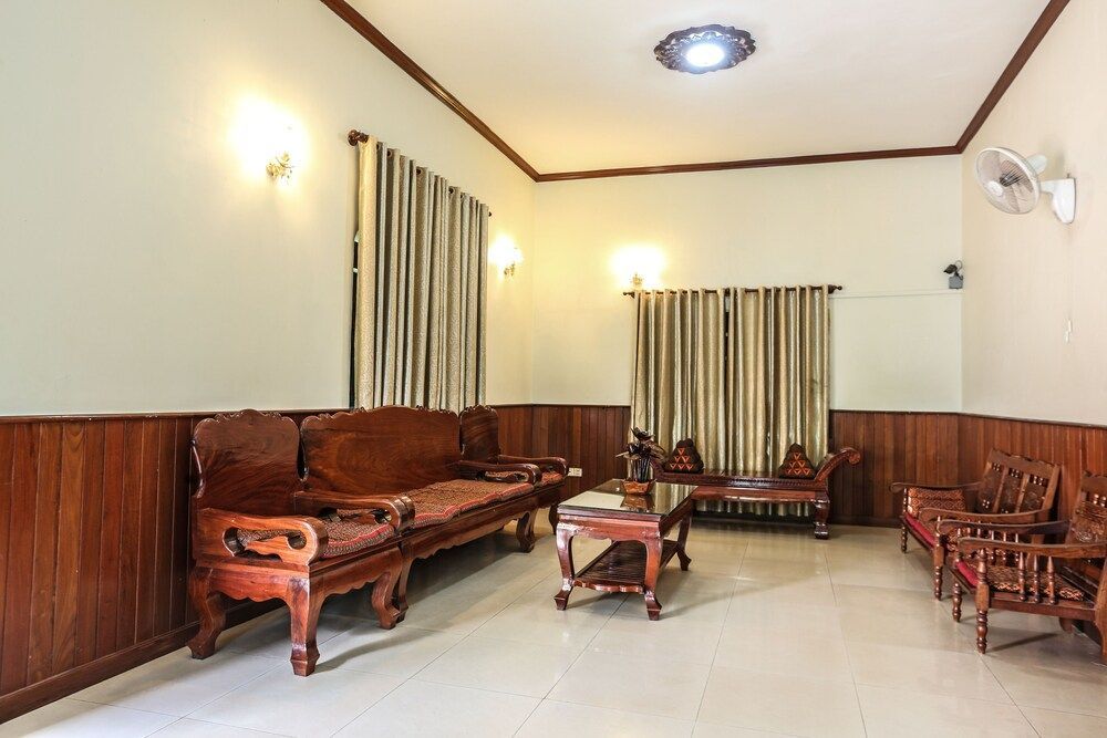 Central Night Hotel 2