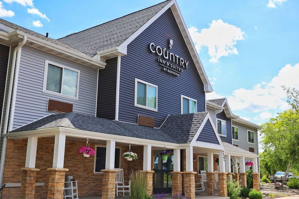 Country Inn & Suites by Radisson, Sparta, WI 1
