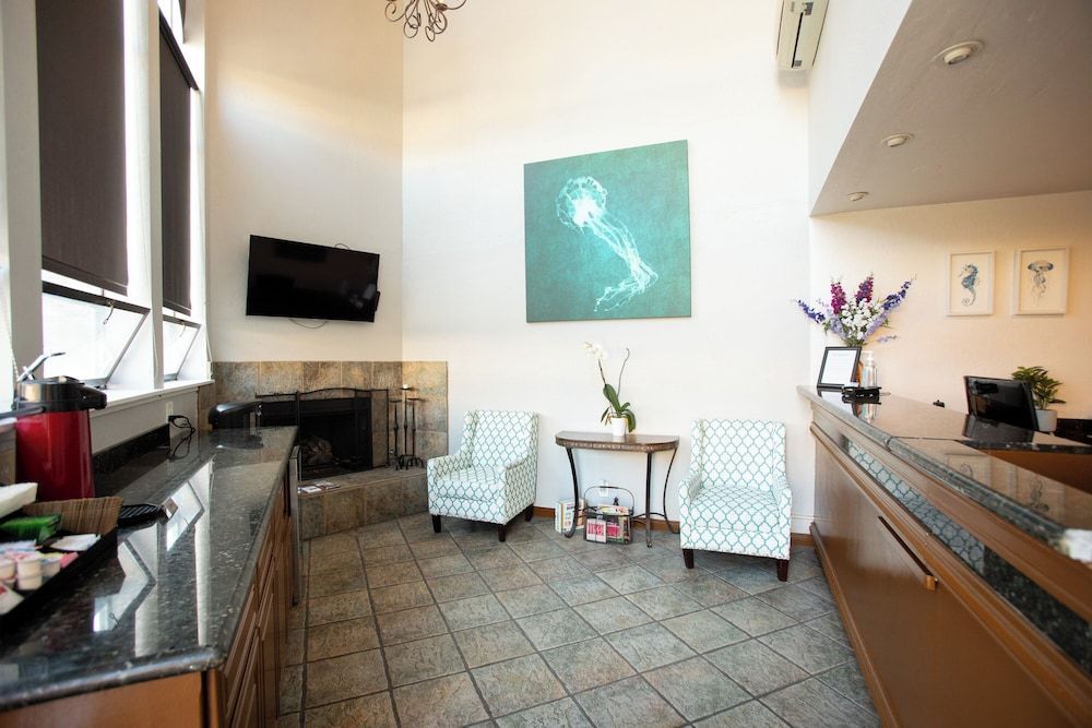 Munras Inn 2