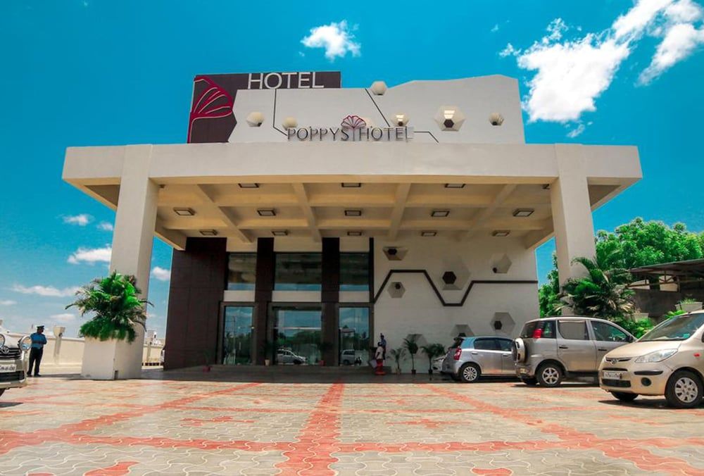 Poppys Hotel Madurai 1