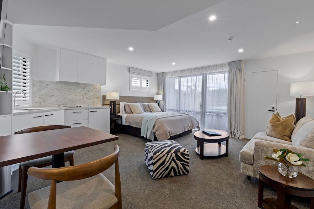 Queenstown House Lakeside 2
