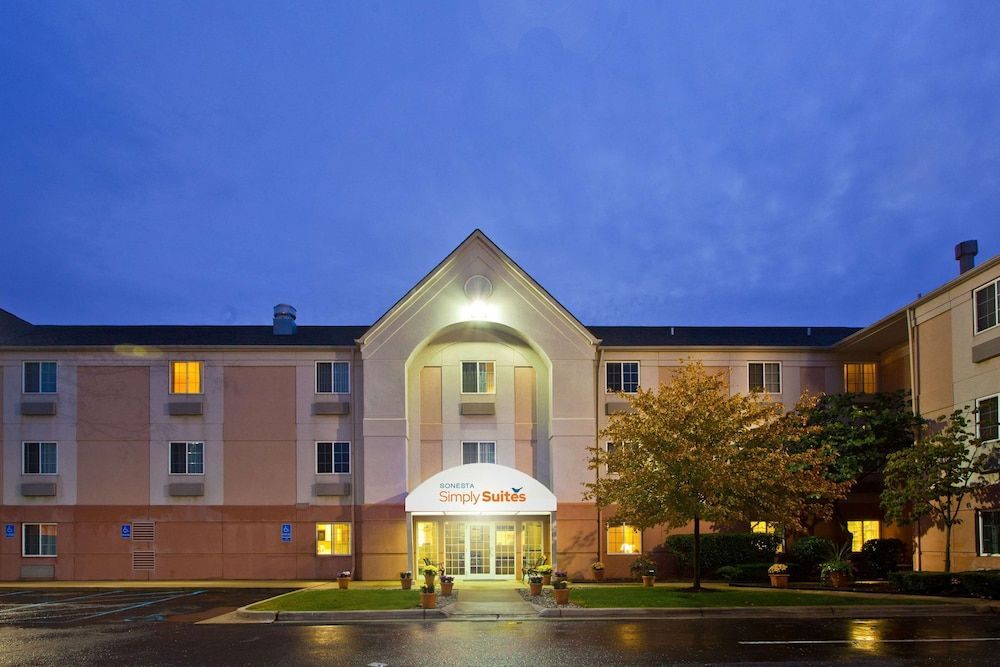 Sonesta Simply Suites Detroit Warren 1