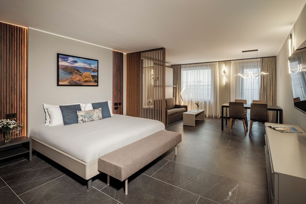 Isabella Suites 1