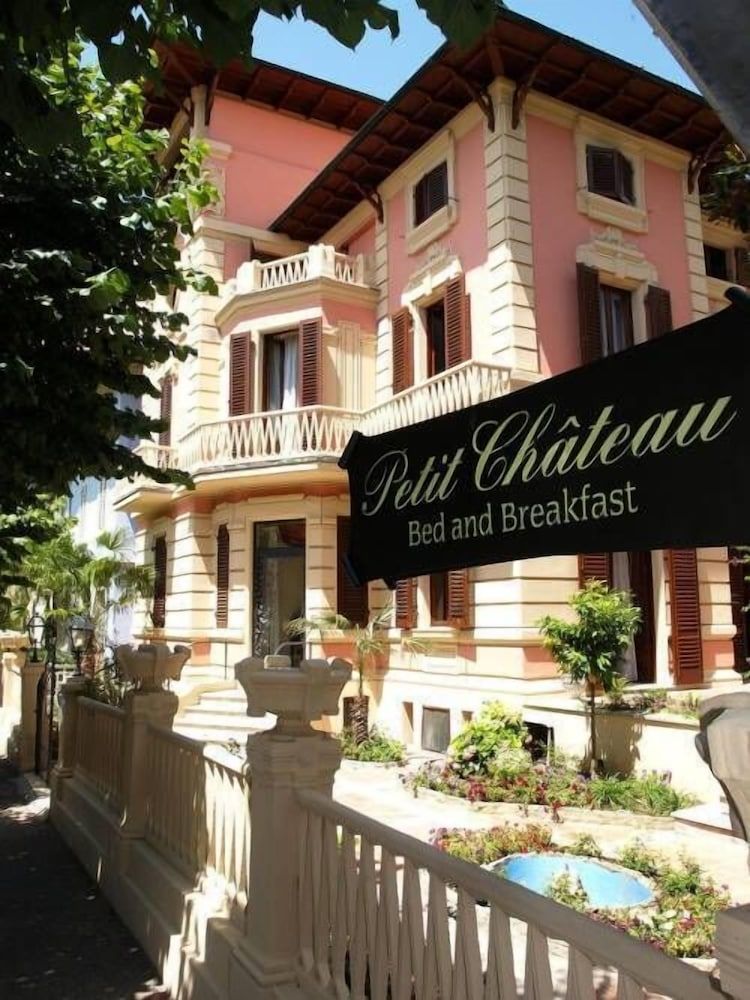 Petit Chateau 1