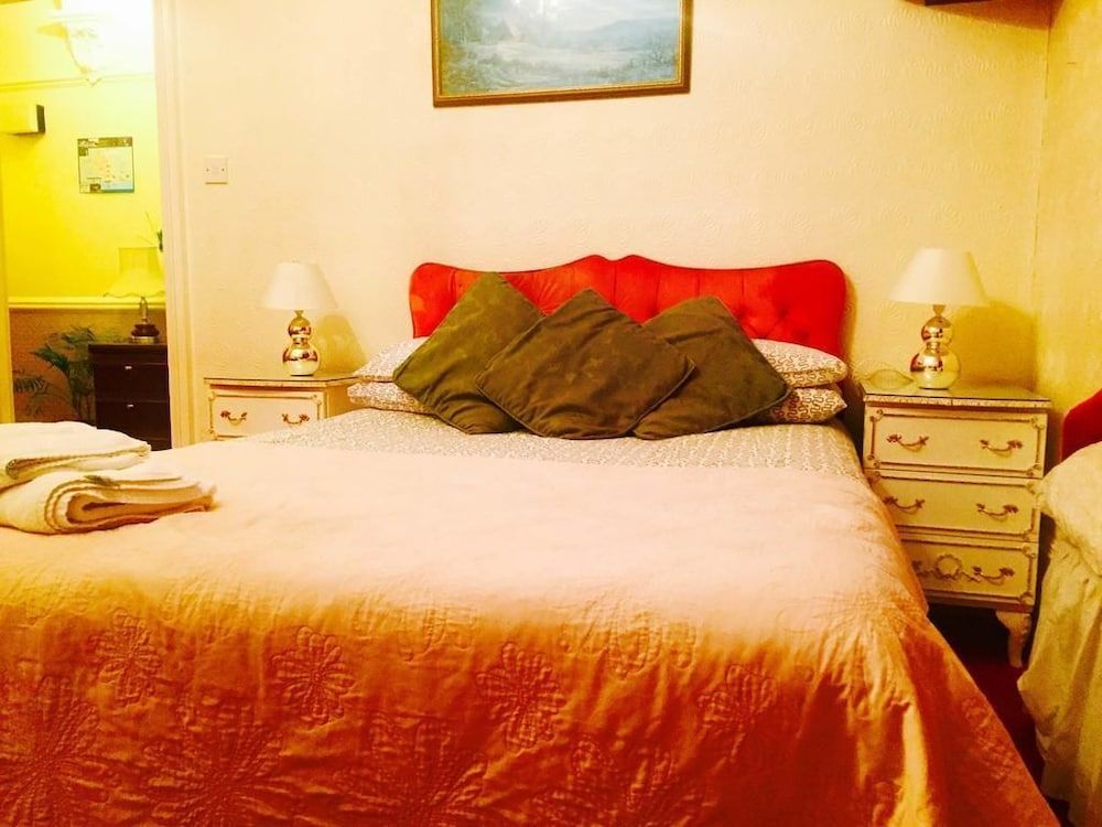 Southend Inn Hotel - Close to Beach, Train Station & Southend Airport 2