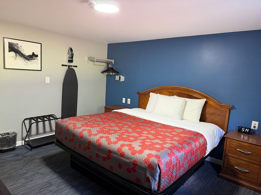Chaplin Inn & Suites 1