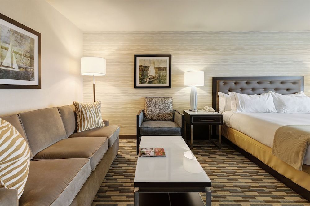Holiday Inn Express & Suites WARWICK-PROVIDENCE (AIRPORT) by IHG 2