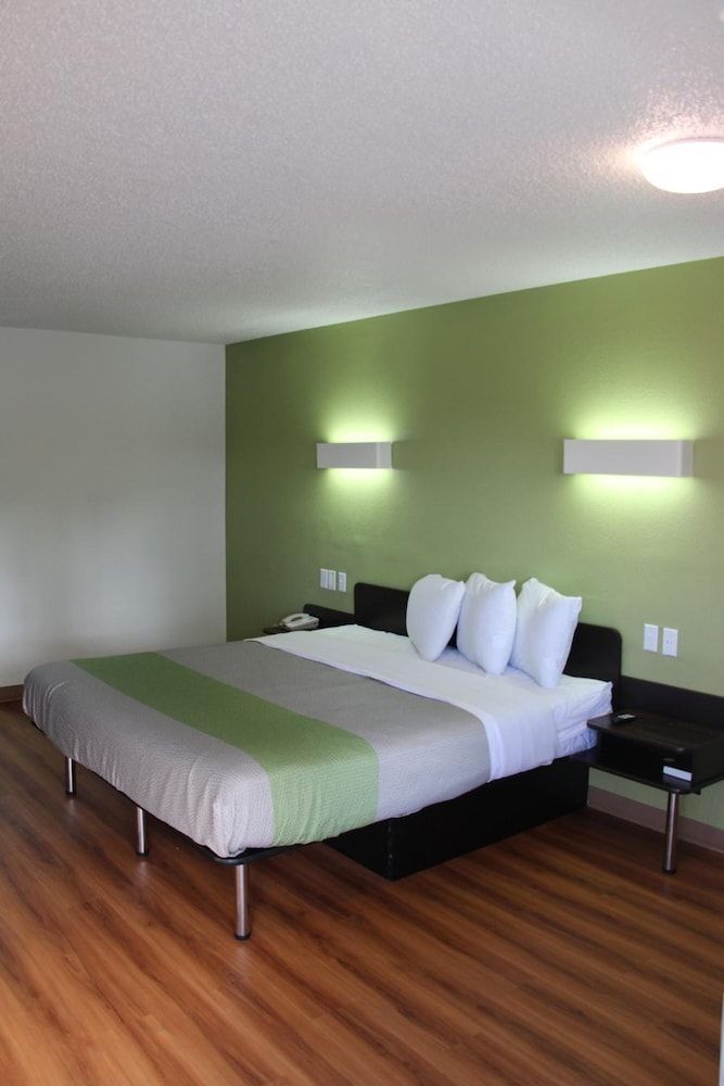 Days Inn by Wyndham Cincinnati I-71 2