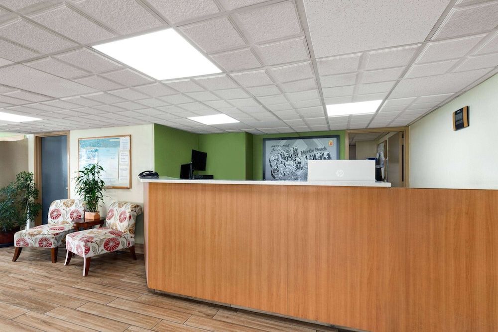 Super 8 by Wyndham Myrtle Beach/Market Common Area 2