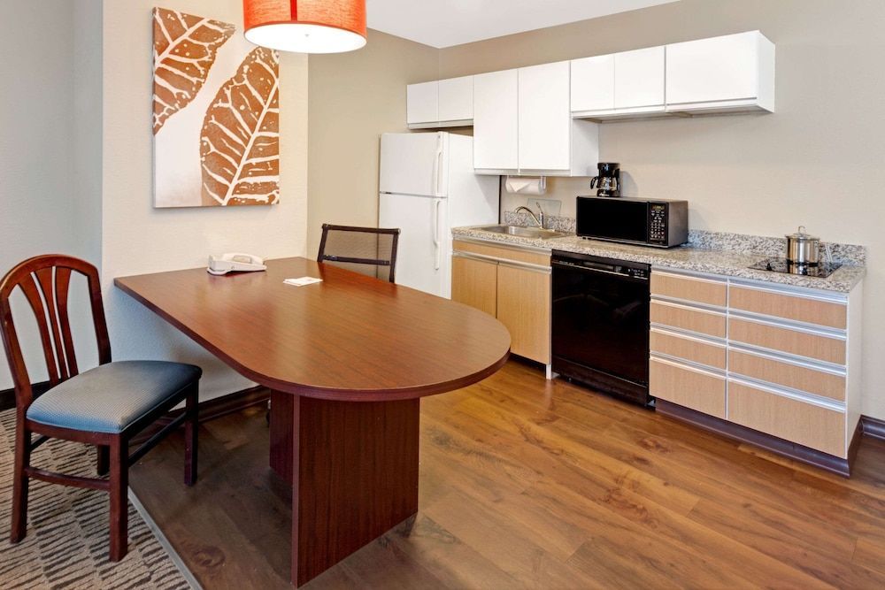 MainStay Suites Chicago Schaumburg 1