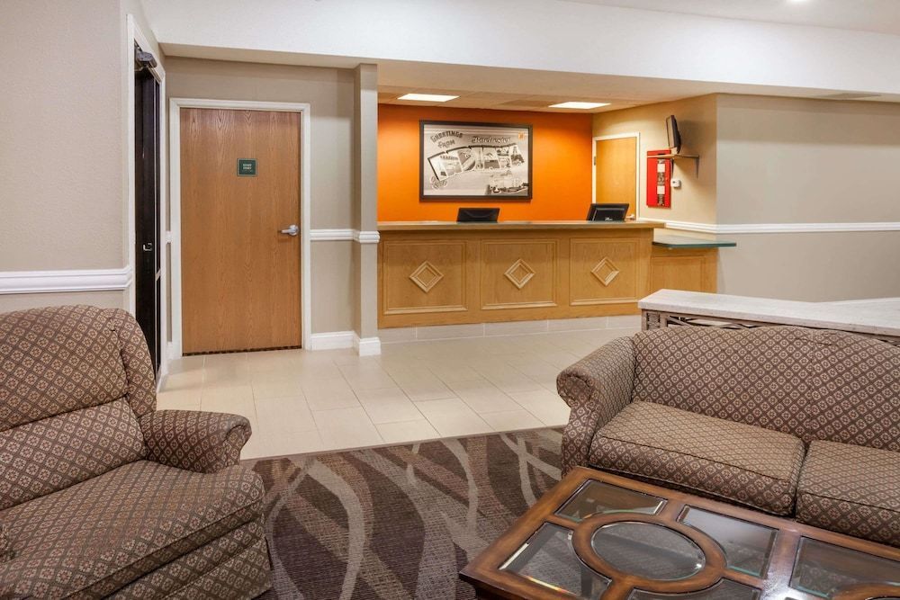 Super 8 by Wyndham Rochester 2