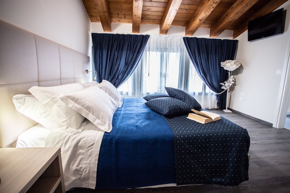 HOME HOTEL 1