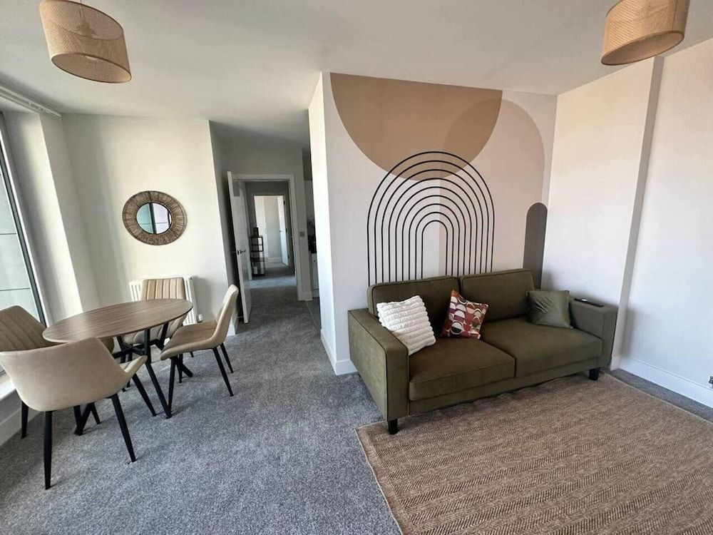 Cosy, Comfy 2 Bed Apartment Canary Wharf 1