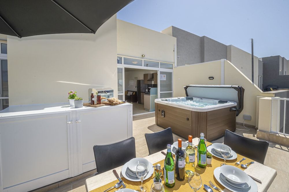 Summer Breeze 3 Bedroom Family Maisonette with sunny terrace in Mellieha - by Getawaysmalta 1