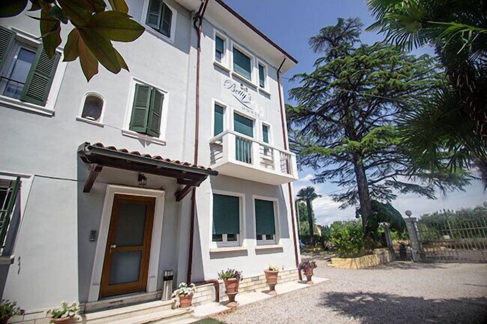 Betty's House 1