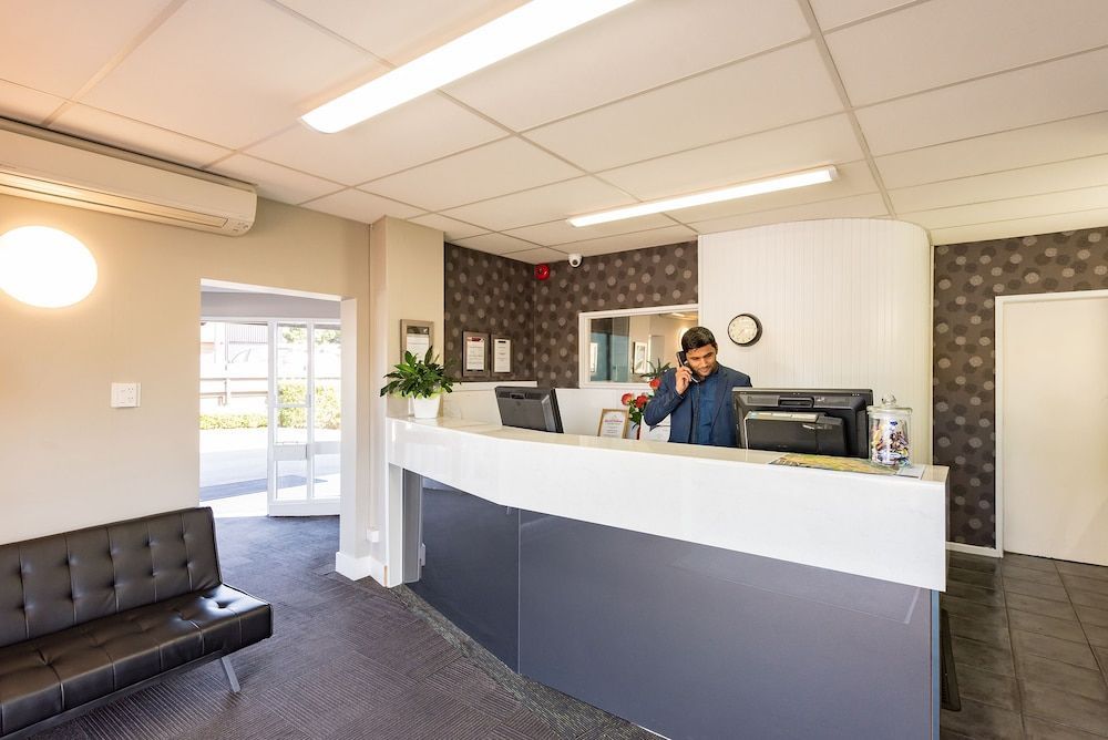Heartland Ambassador Hotel Hamilton 2