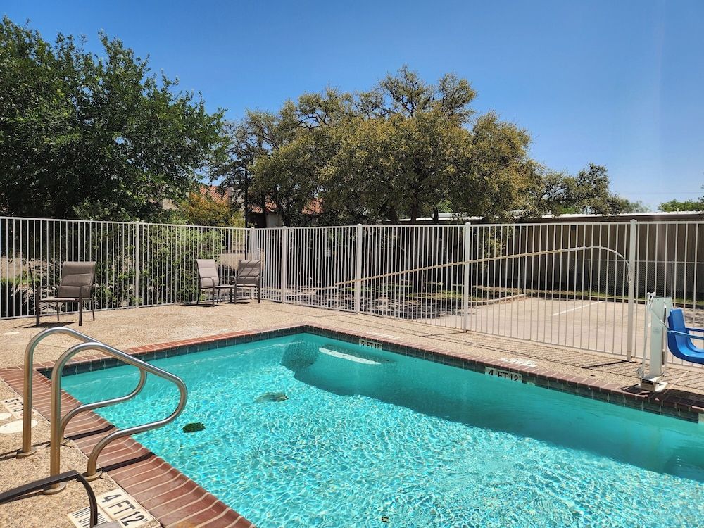 Baymont by Wyndham San Antonio Airport 1