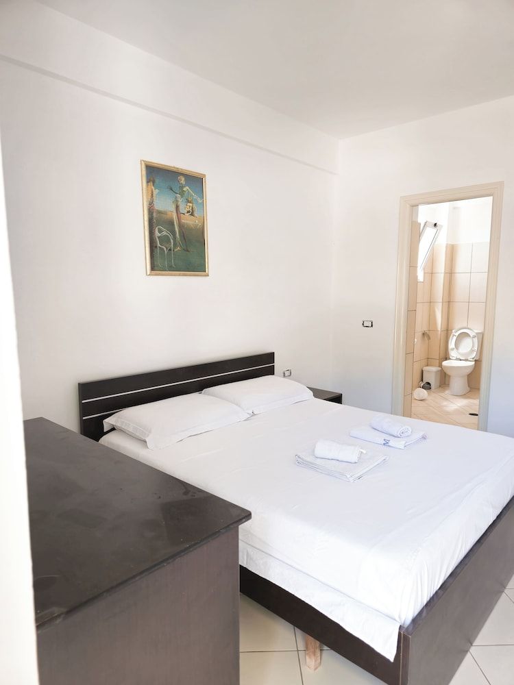 Azure Hotel Dhermi 1