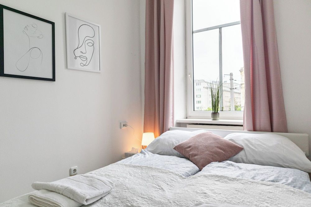 Cozy Room Shared Apt Millennium Tower 1