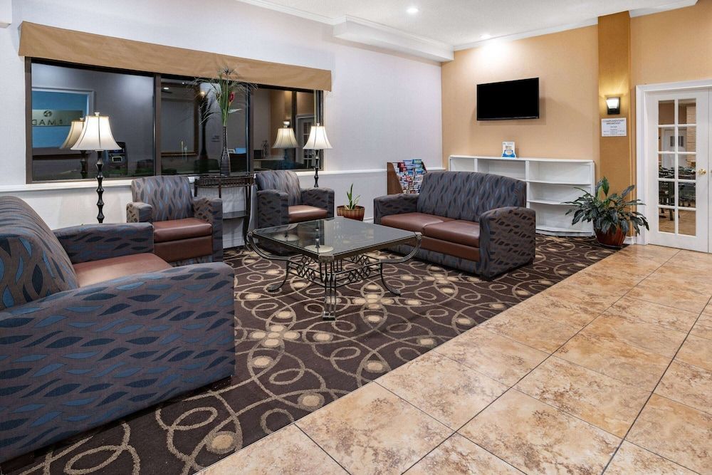 Ramada by Wyndham West Atlantic City 2
