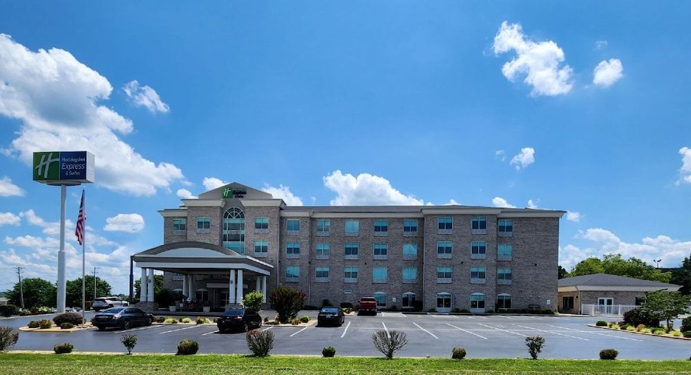 Holiday Inn Express & Suites SOMERSET CENTRAL by IHG 1
