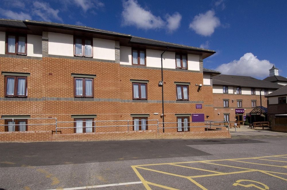 Premier Inn Gillingham Business Park 1