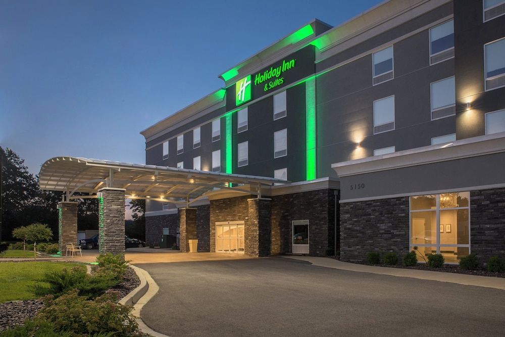 Holiday Inn & Suites DECATUR-FORSYTH by IHG 1
