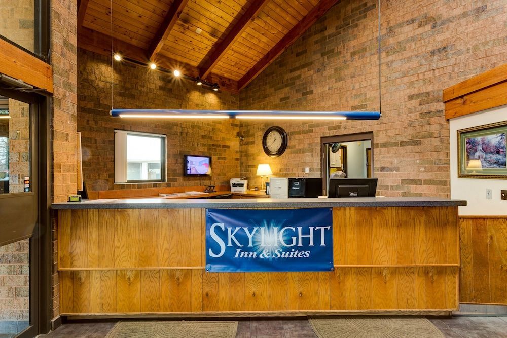 SkyLight Inn Cleveland - Willoughby 1