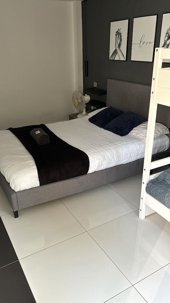 NEW Privacy Suite Serene Apt 1