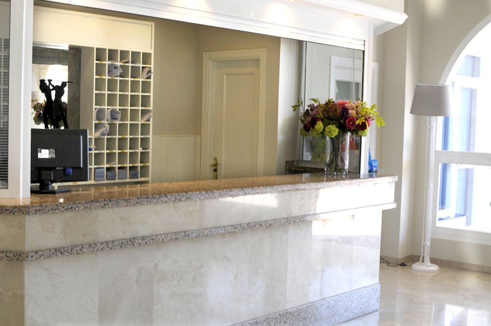 LUXURY 2-bed apartment with big terrace in aparthotel with outdoor pools in CALAHONDA 2