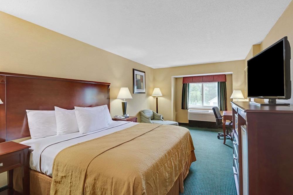 Ramada by Wyndham Kittery 2
