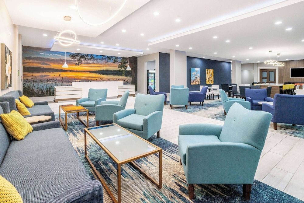 La Quinta Inn & Suites by Wyndham Valdosta 2