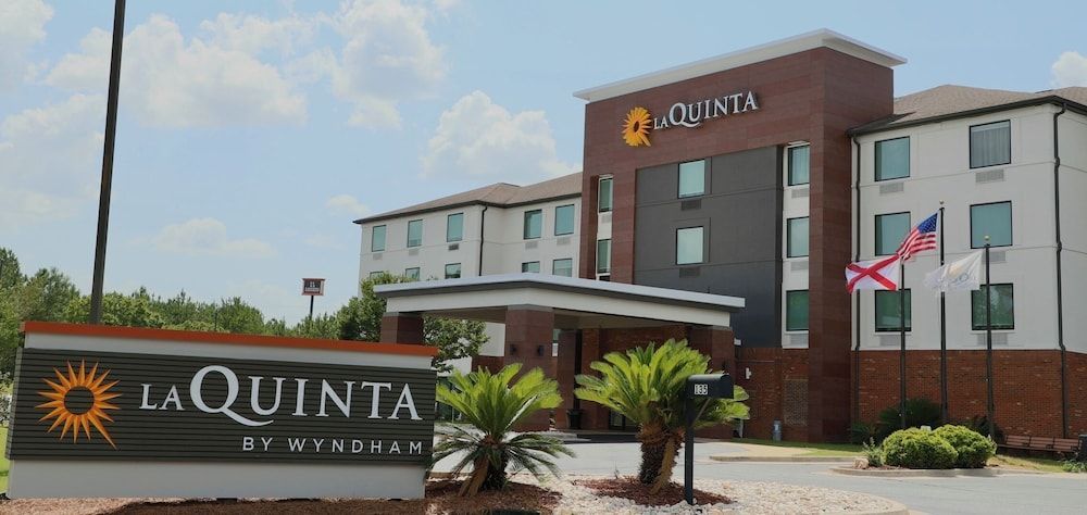 La Quinta Inn & Suites by Wyndham Auburn - University Area 1