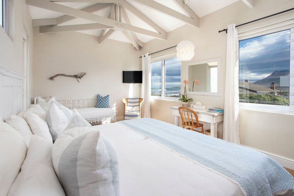 138 Marine Beachfront Guesthouse 1