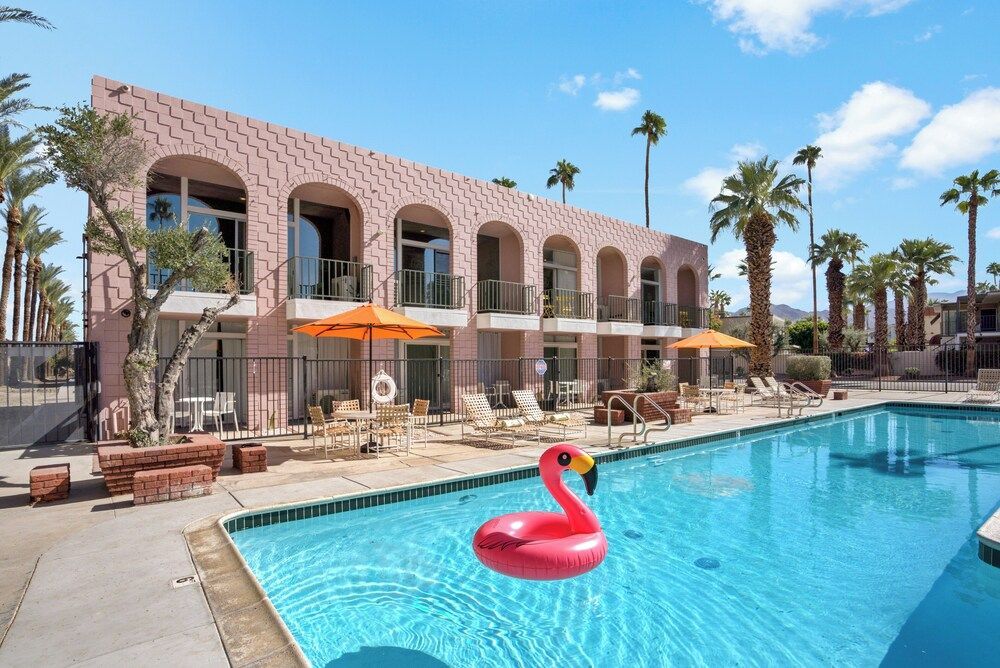 Palm Desert Suites 1