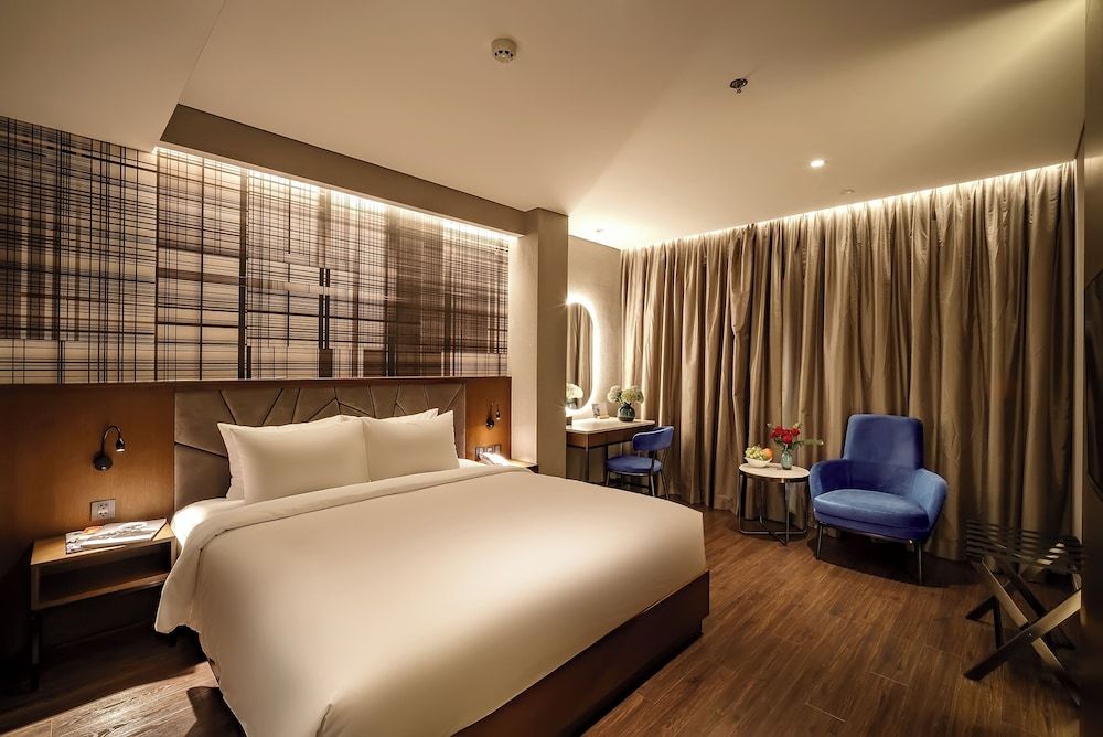 Nhat Ha Lavish Hotel 1