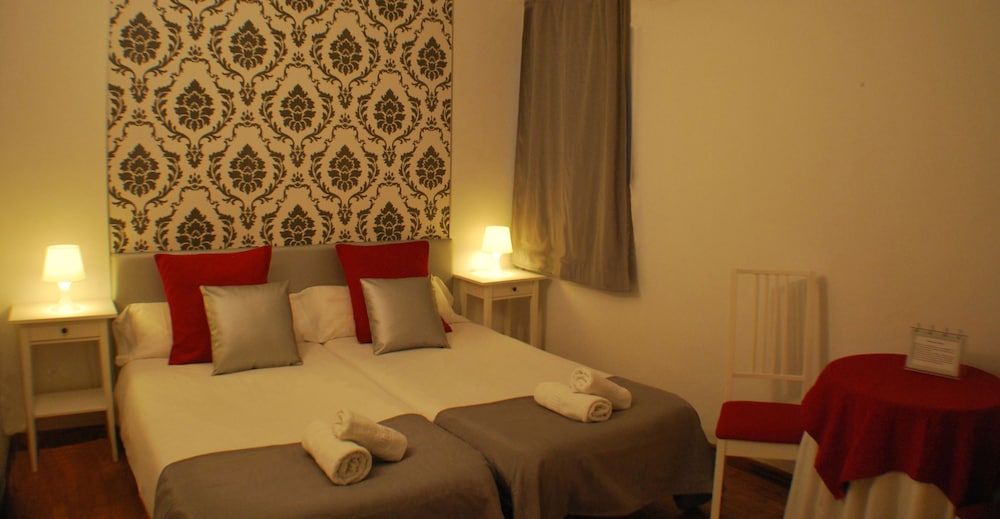 Petit Hotel 2