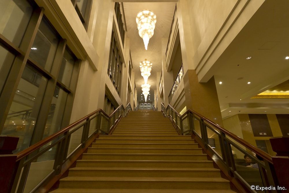 Mandarin Plaza Hotel 2