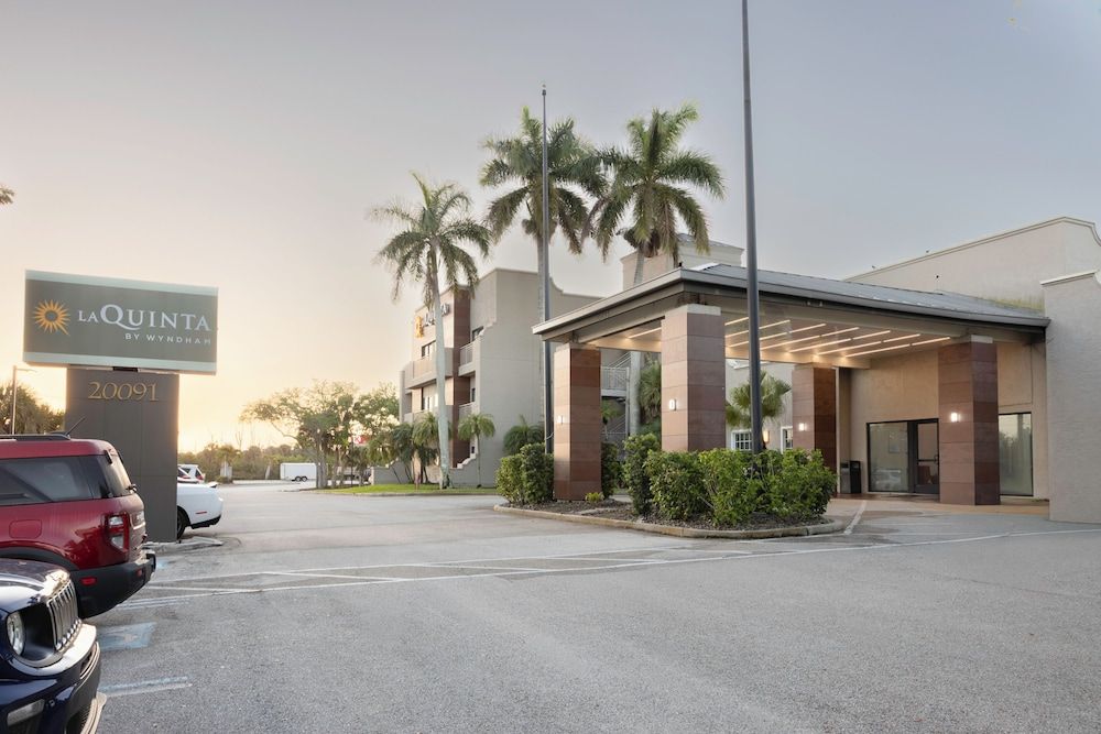 La Quinta by Wyndham Ft. Myers - Sanibel Gateway 1