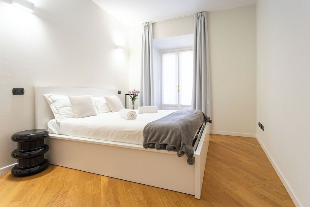 White Flat Como City Center by Rent All Como 2