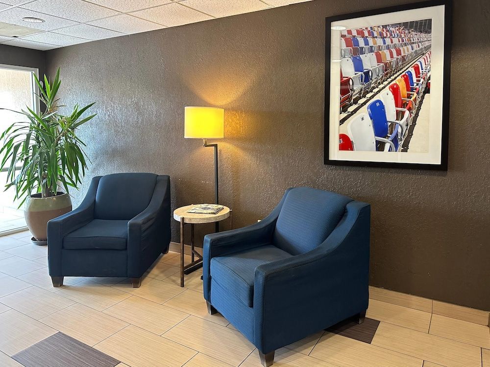 Charlotte Suites by IHG 2