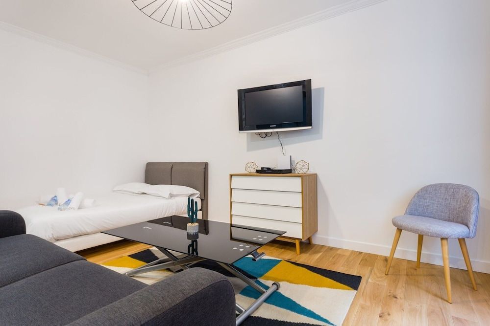 Cozy Studio in the Heart of Paris 2