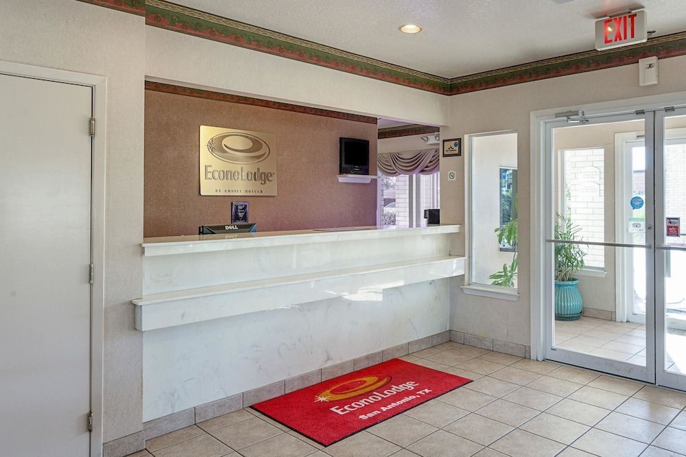Econo Lodge San Antonio South 2