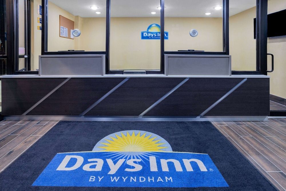 Days Inn by Wyndham Bronx NYC 2