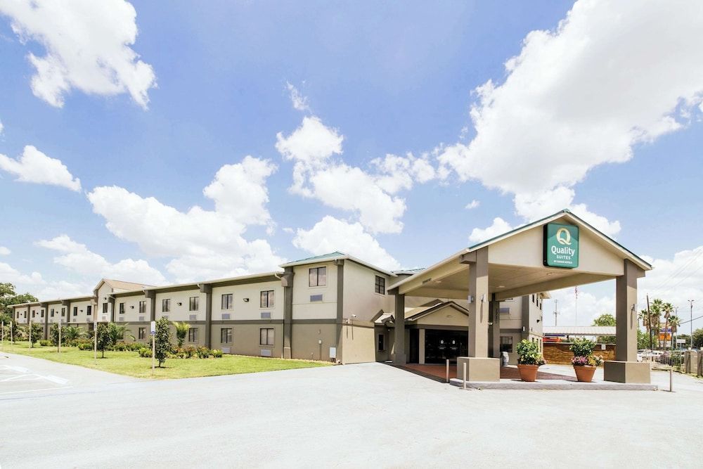 Quality Suites Houston Hobby Airport 1